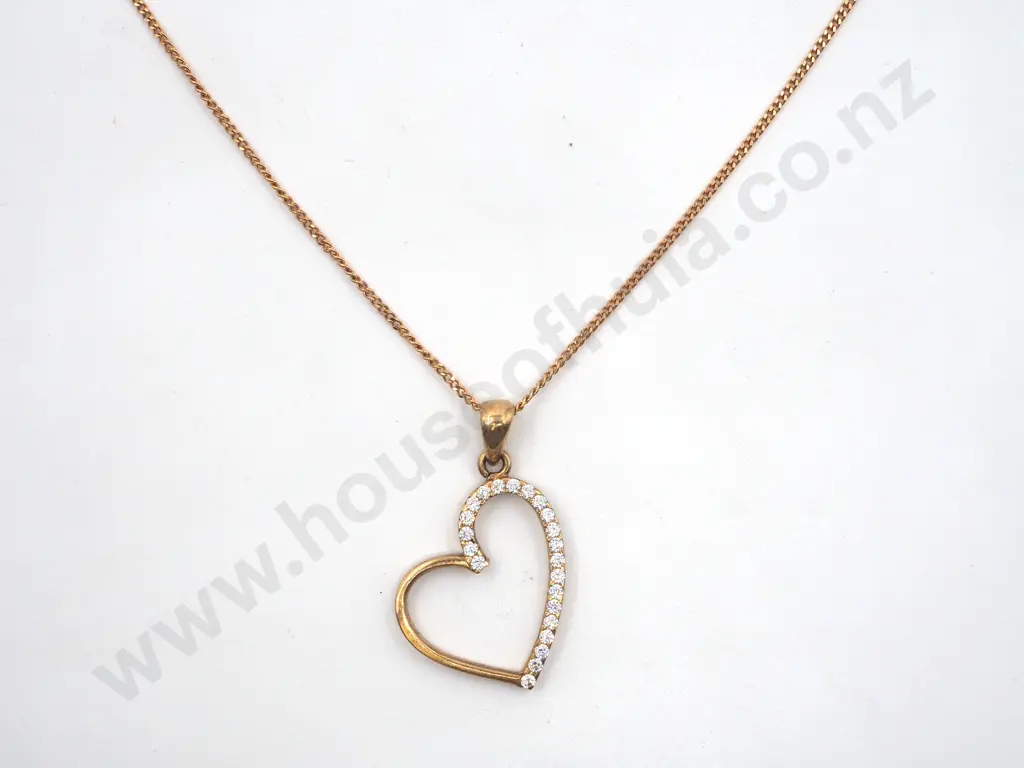 9ct Gold Pendant on 9ct Gold Curb Link Chain Image 1++