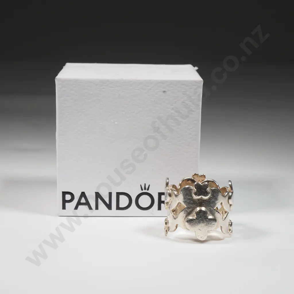 Heavy Sterling  Silver Ring with Applied Quatrefoil Decoration In a Pandora Box  Image 1++