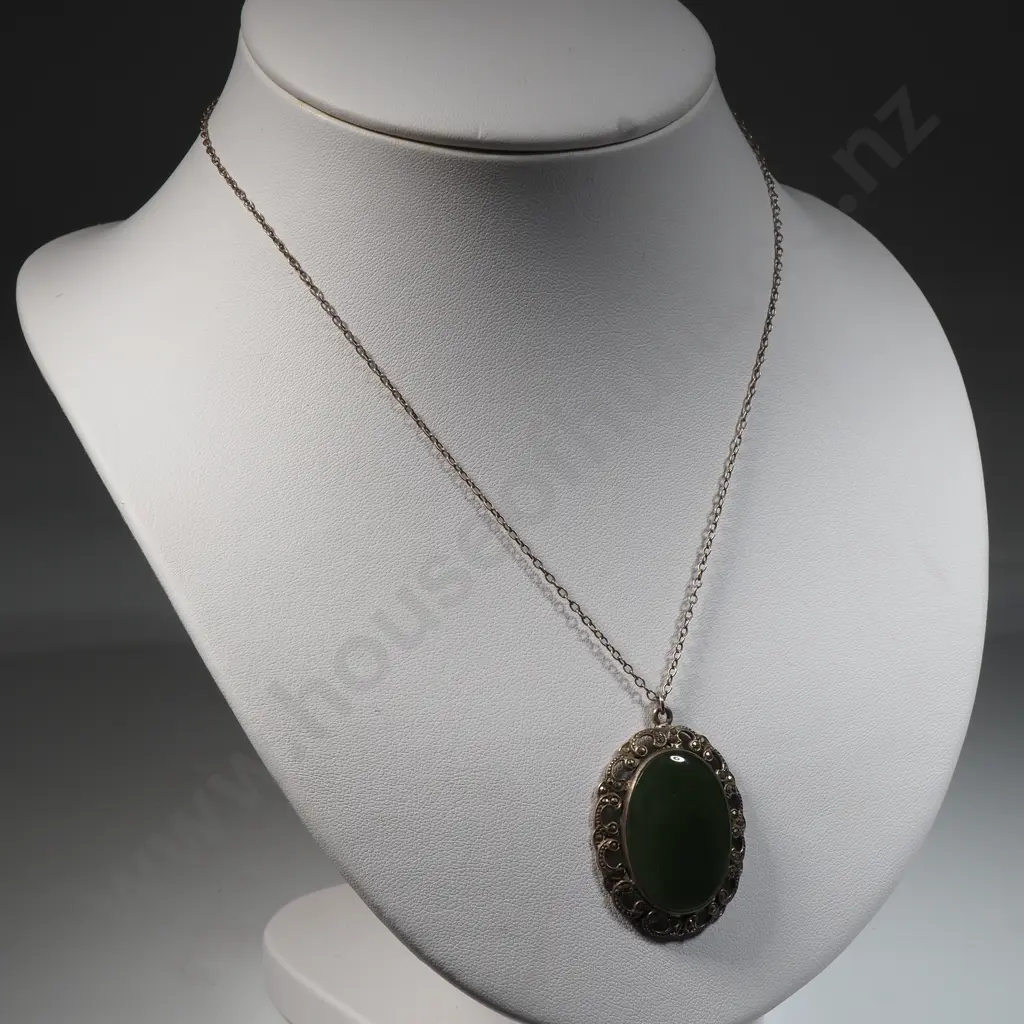 Sterling Silver & Oval Greenstone Pendant & Chain  Image 1++
