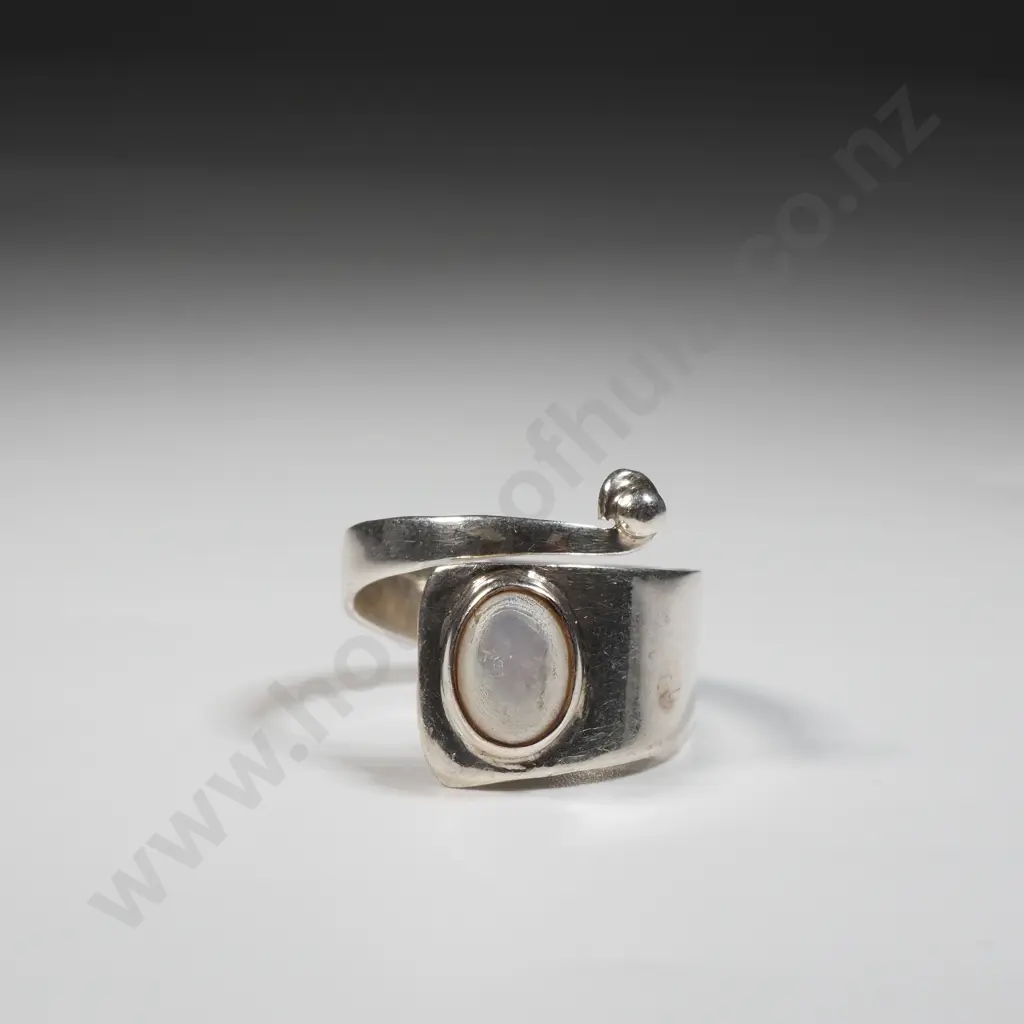 Modernist Sterling Silver & Mother Of Pearl Ring  Image 1++