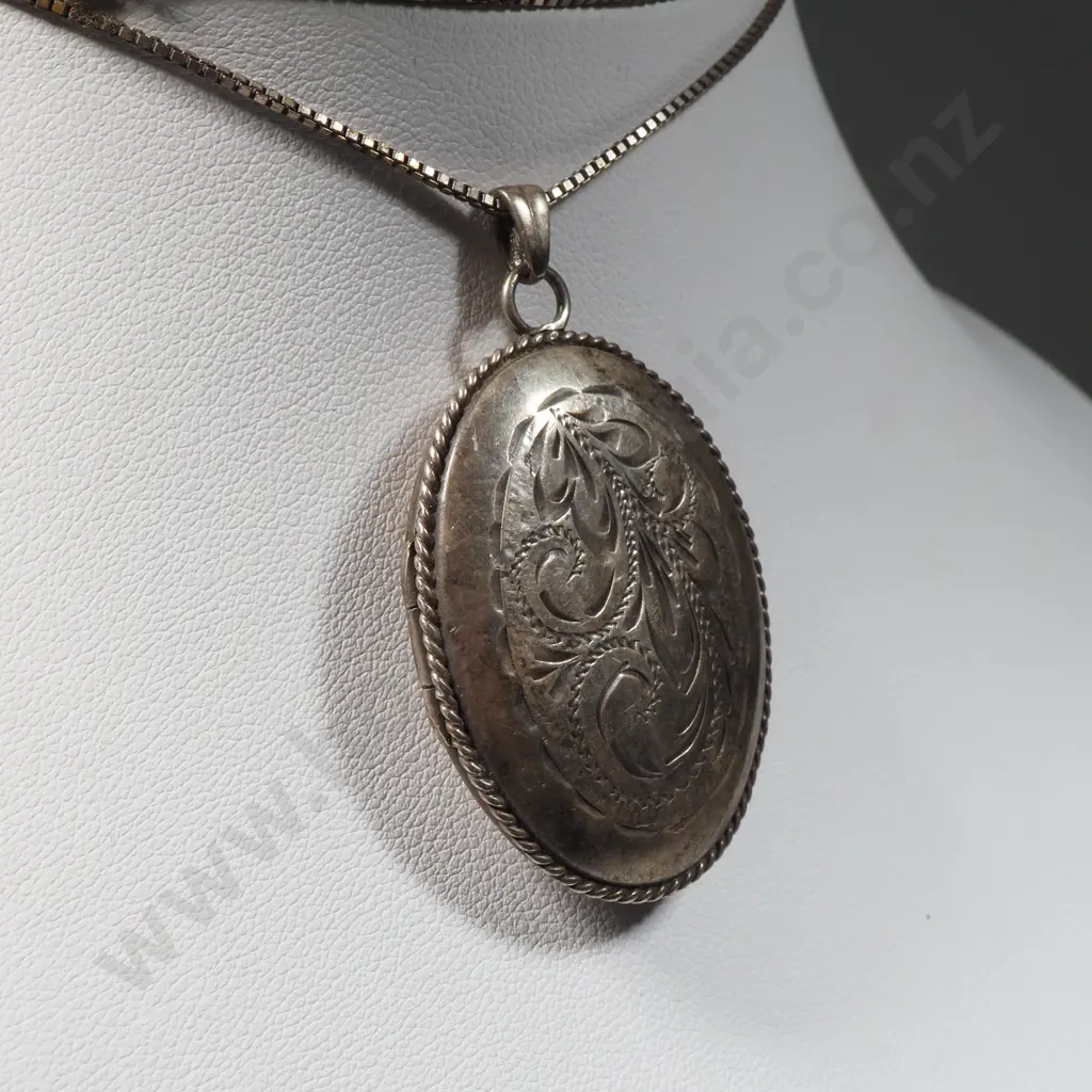 Sterling  Silver Oval Locket with Engraved Decoration & Box Link Chain  Image 1++