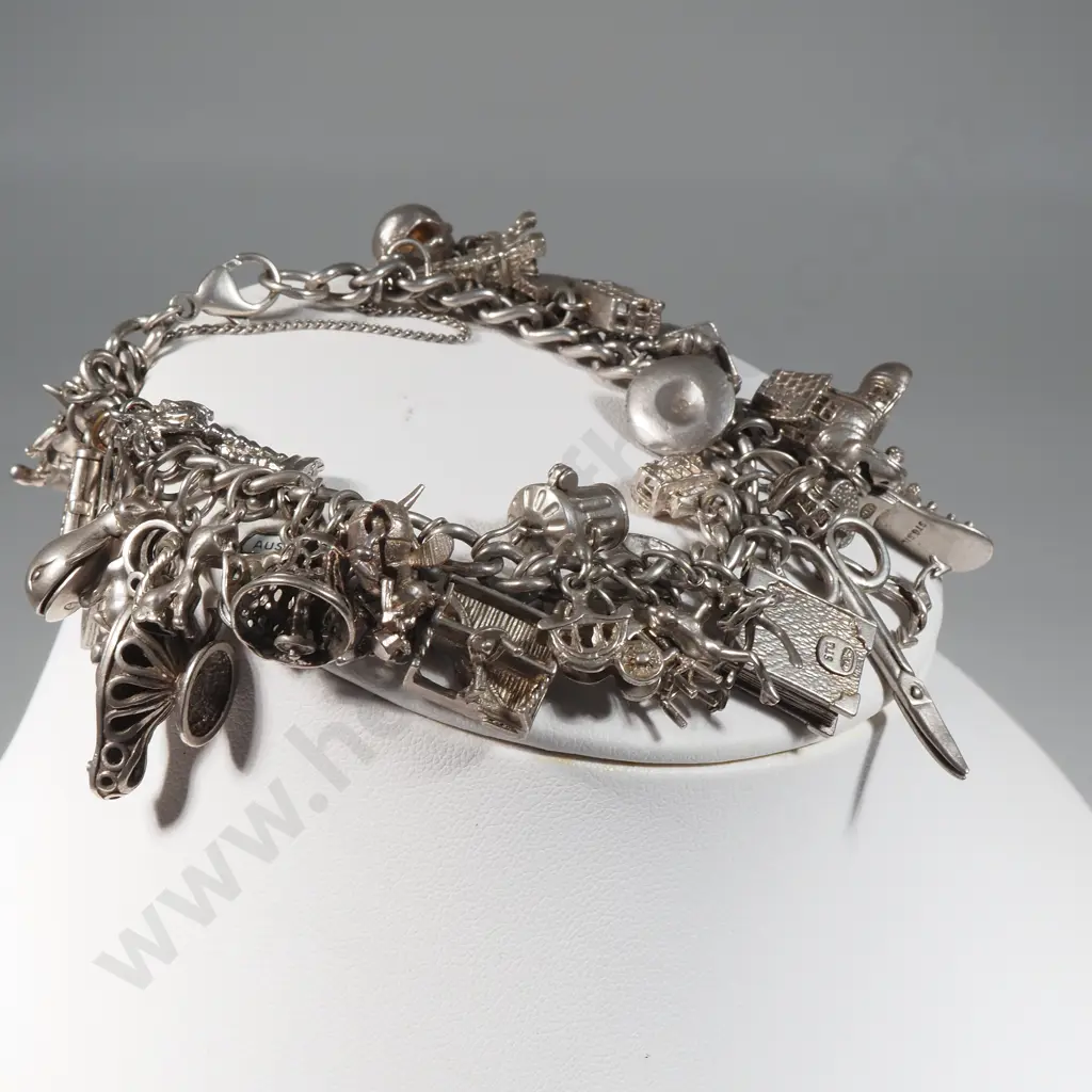 Vintage Sterling Silver Charm Bracelet. Some Opening  Image 1++