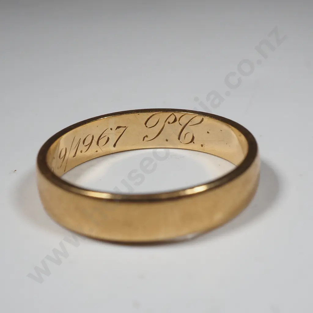 18ct Gold Wedding Band Image 1++