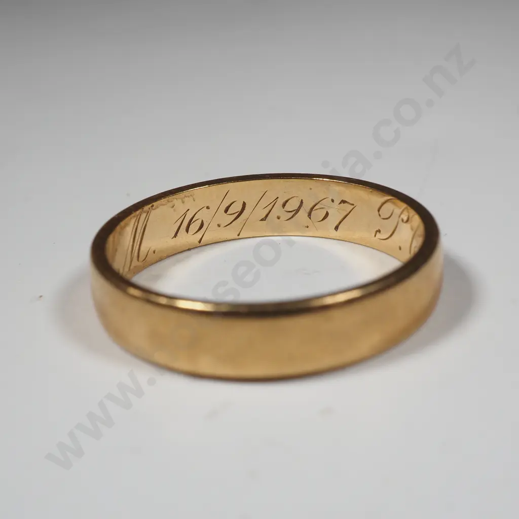 18ct Gold Wedding Band Image 1++