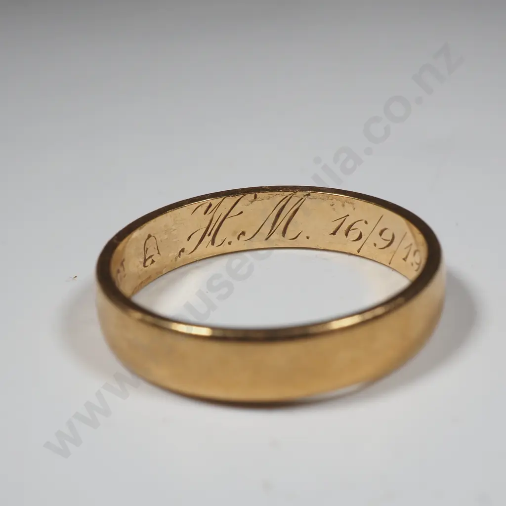 18ct Gold Wedding Band Image 1++