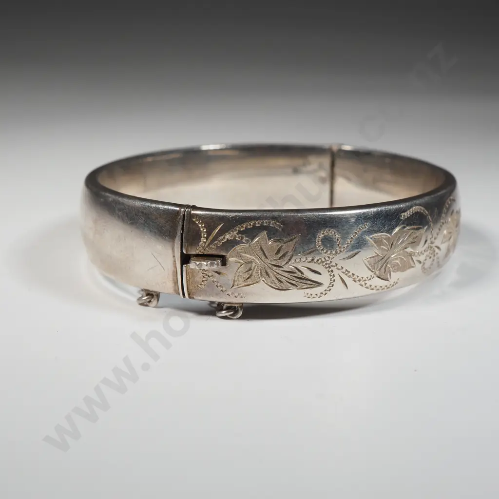 Sterling Silver Hinged Bangle With Engraved Ivy Leaves to Front  Image 1++