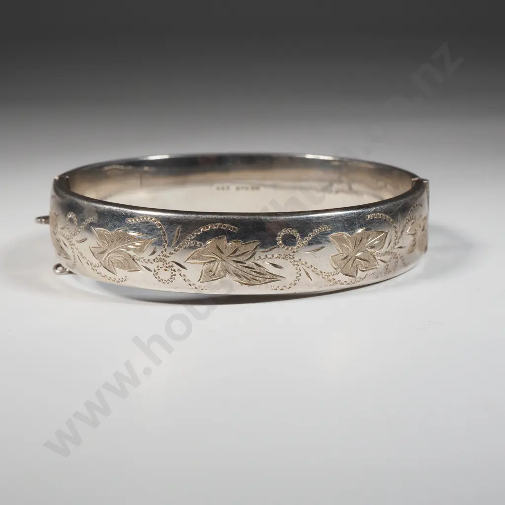 Sterling Silver Hinged Bangle With Engraved Ivy Leaves to Front  Image 1++