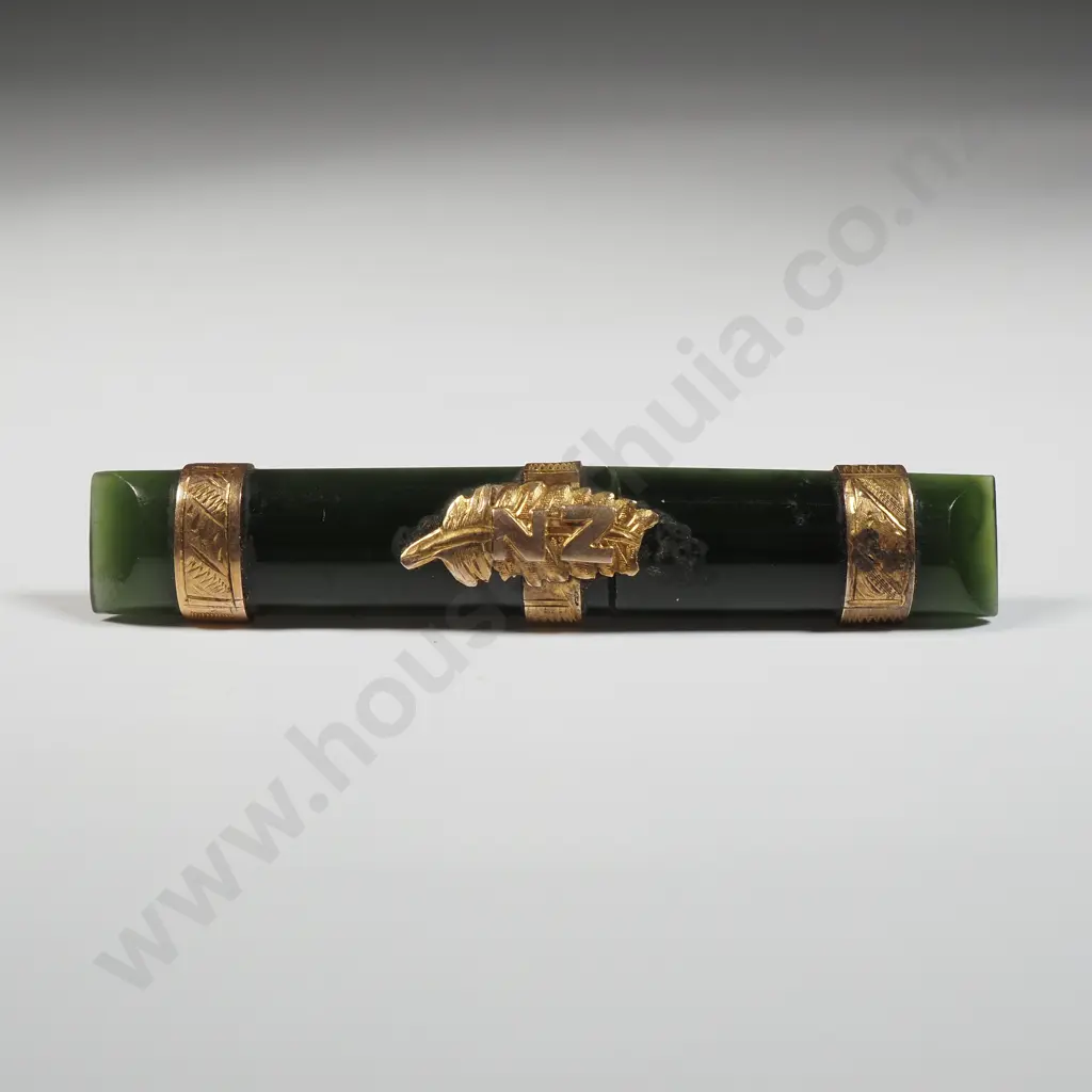 9ct Gold Greenstone Brooch Image 1++