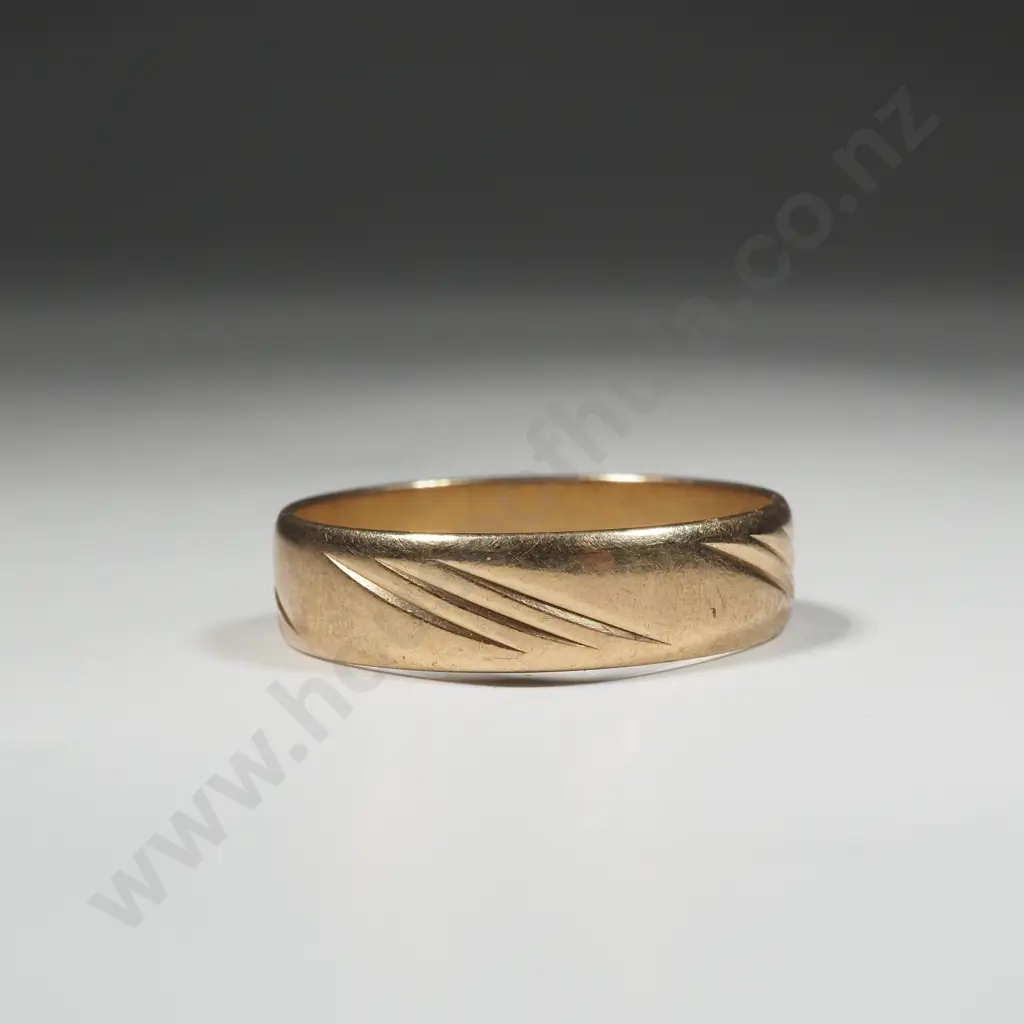 9ct Gold Wedding Band Image 1++