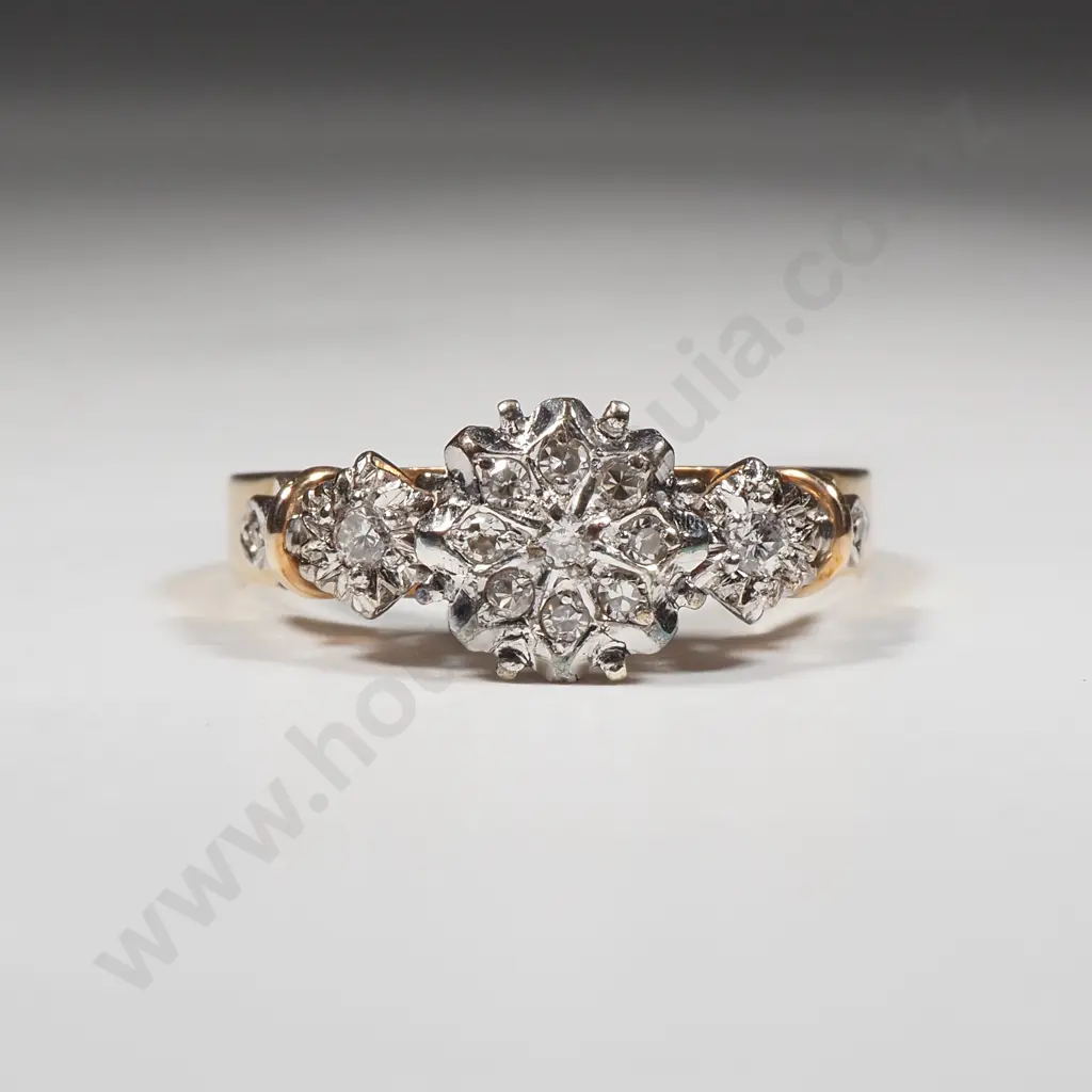 9ct Gold Cluster RIng Image 1++
