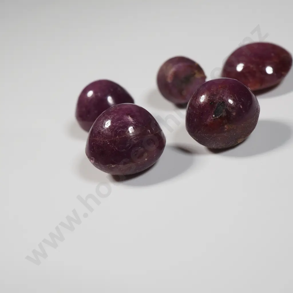 Ex-jewellers Stock: Assorted Star Rubies Image 1++