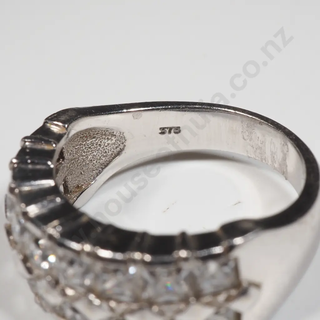 9ct White Gold Ring w Clear Gems Image 1++