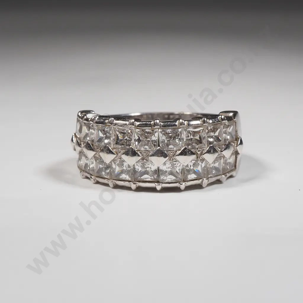 9ct White Gold Ring w Clear Gems Image 1++