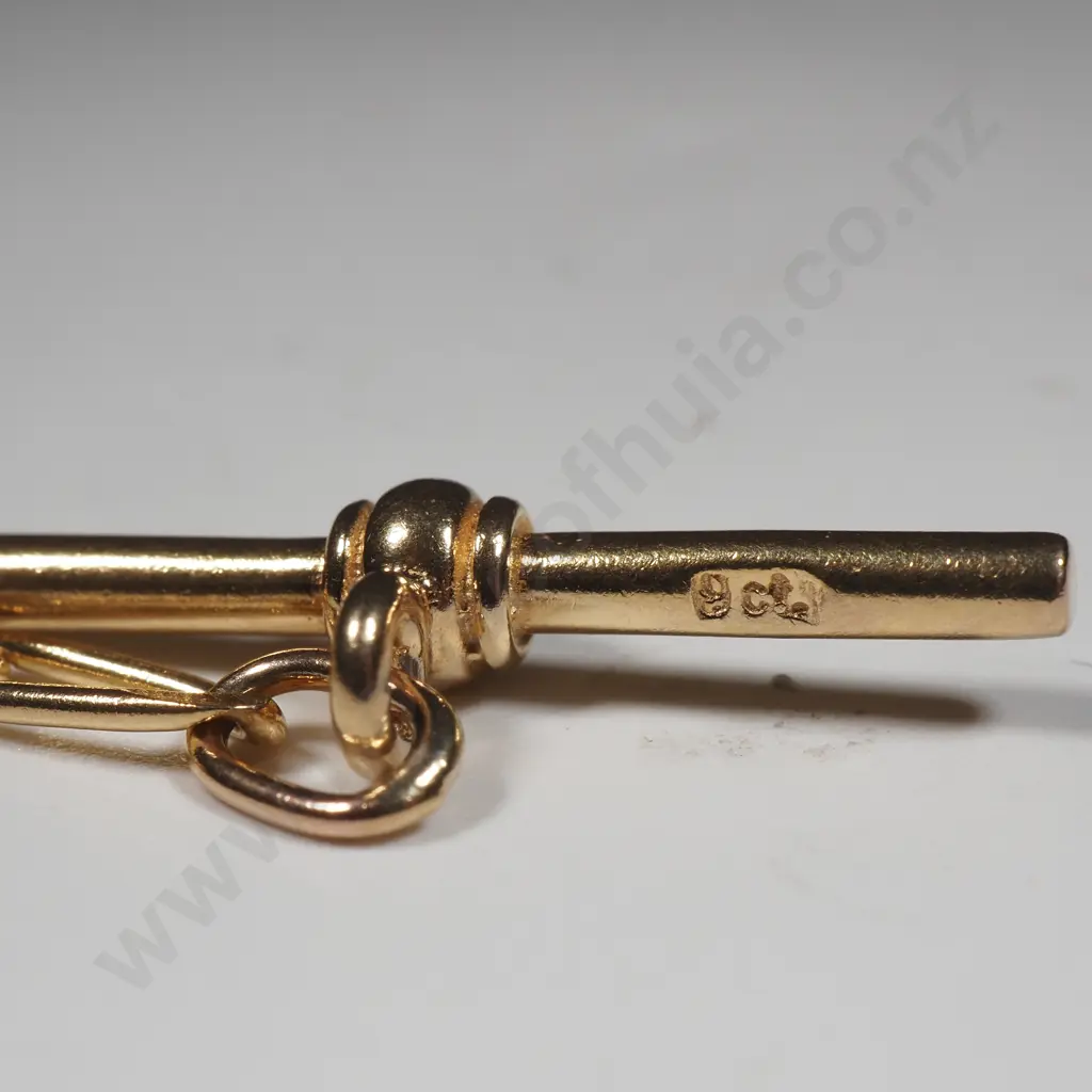 9ct Gold T Bar Pendant Image 1++