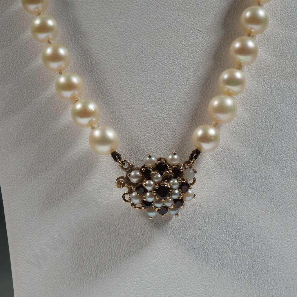 9ct Gold Clasp Cultured Pearl Necklace Image 1++
