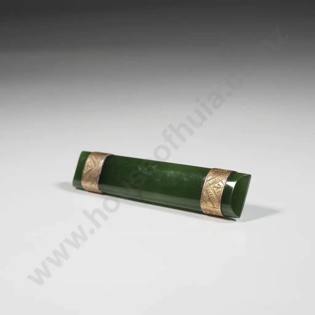 9ct Gold Greenstone Brooch Image 1++