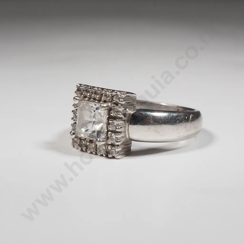 9ct White Gold Clear Stone Ring Image 1++