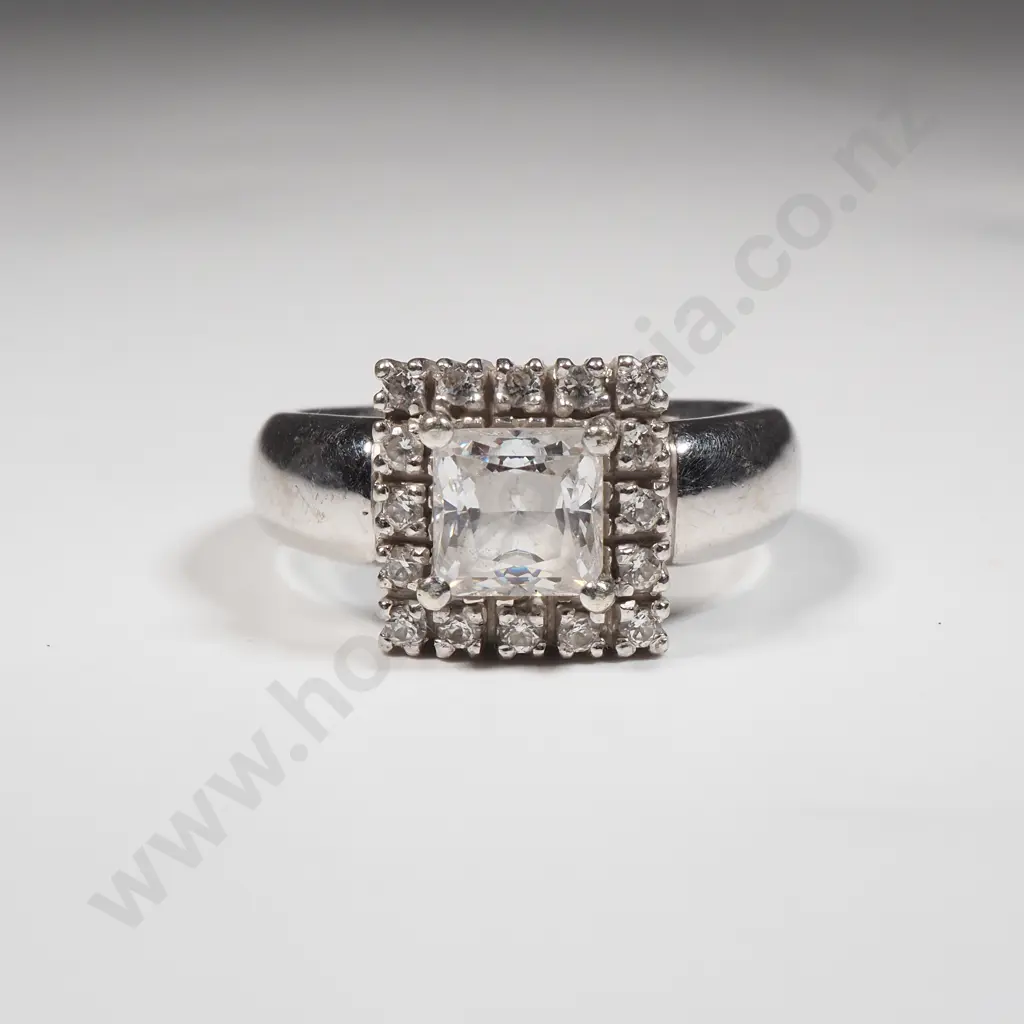 9ct White Gold Clear Stone Ring Image 1++