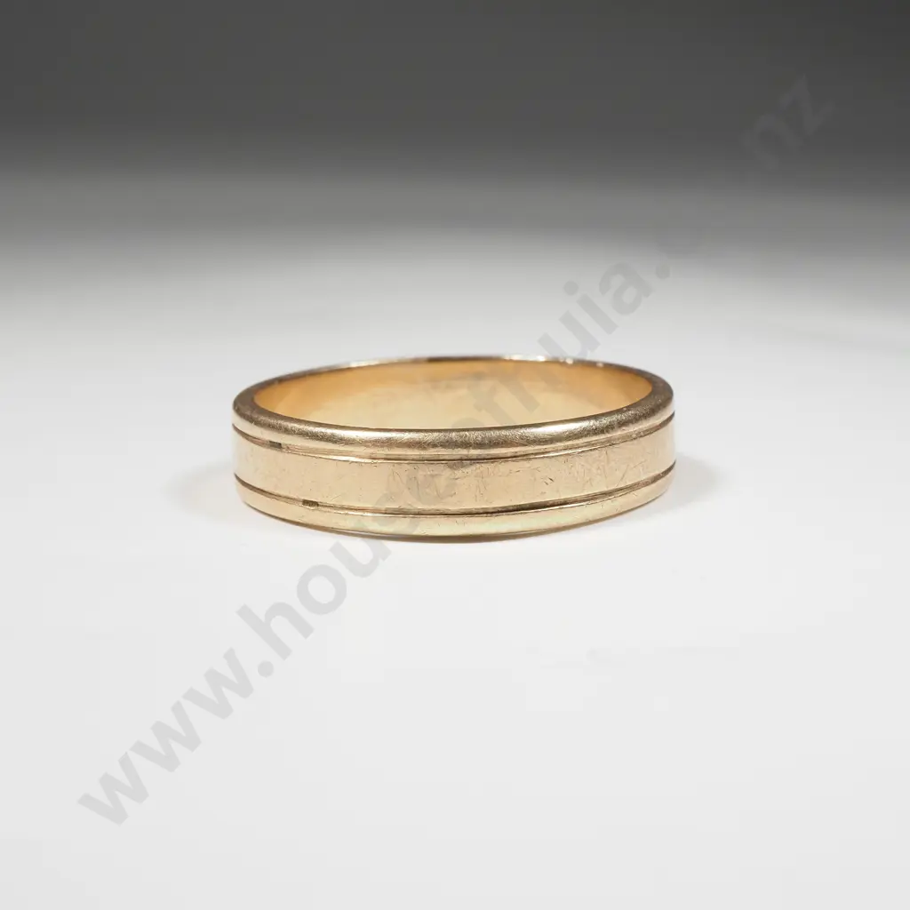 10ct Gold Wedding Band Image 1++