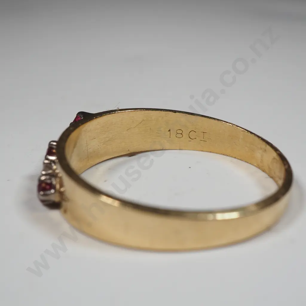 18ct Gold Gemstone Ring Image 1++