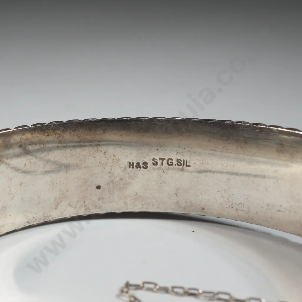 Sterling Silver Hinged Bangle Set With White & Red Stones On A Textured Ground  Image 1++