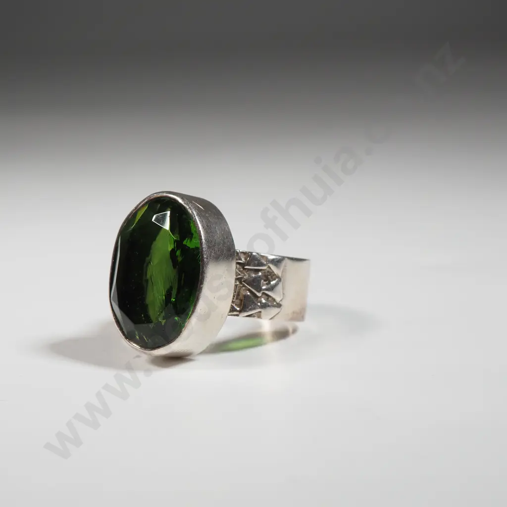 Sterling Silver Ring Set With An Oval Green Stone Image 1++