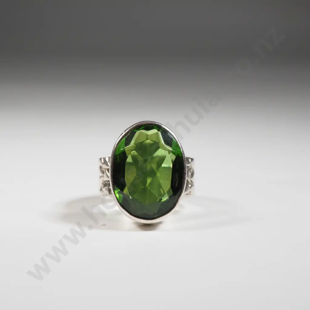 Sterling Silver Ring Set With An Oval Green Stone Image 1++