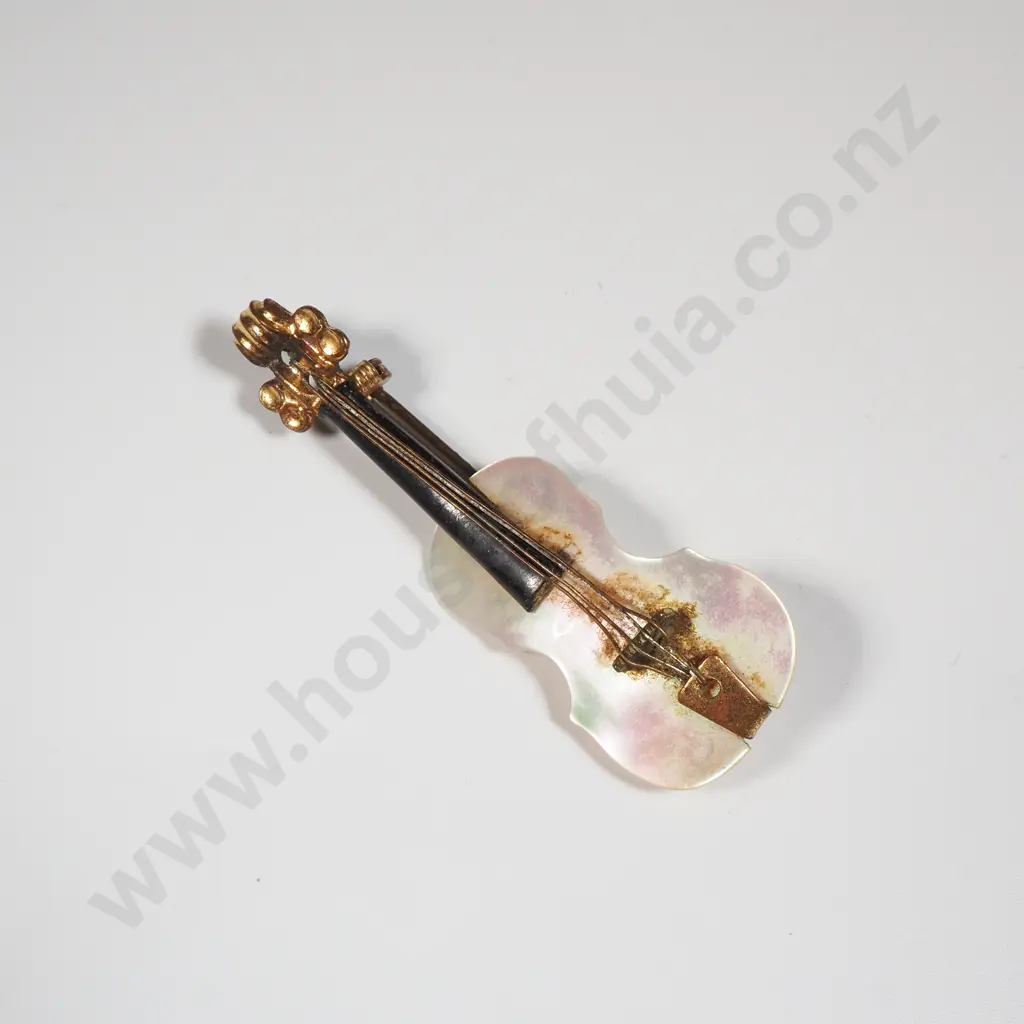 Mother Of Pearl Brooch in The Form Of A Violin  Image 1++