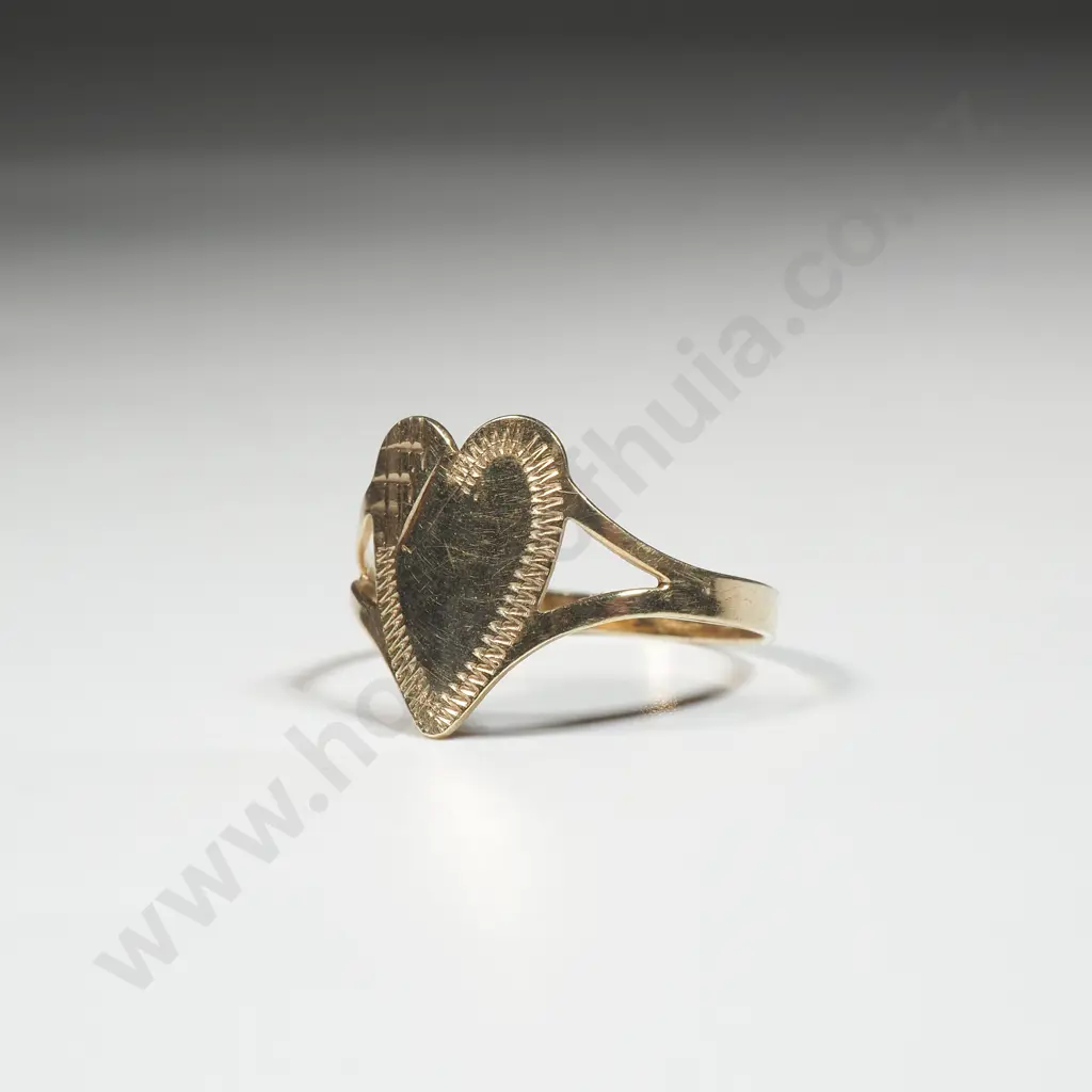 Vintage 9ct Gold Heart Signet Ring Image 1++