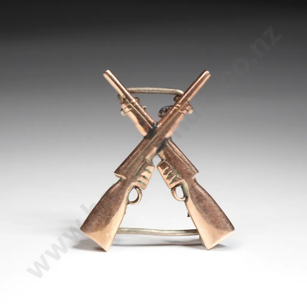 9ct Gold Crossed Rifles Badge Image 1++