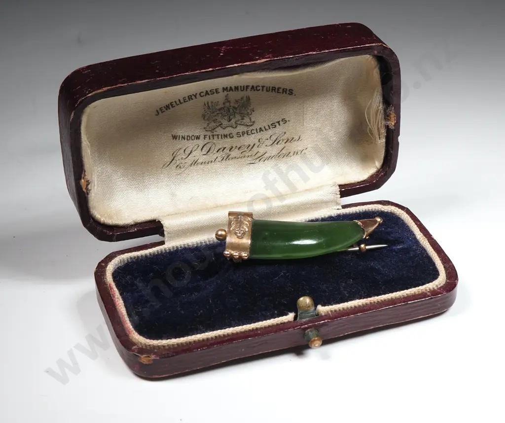 Harrop & Neil 9ct Gold & Greenstone Pounamu "Lucky Horn of Plenty" Brooch in Period Jewellers Box Image 1++