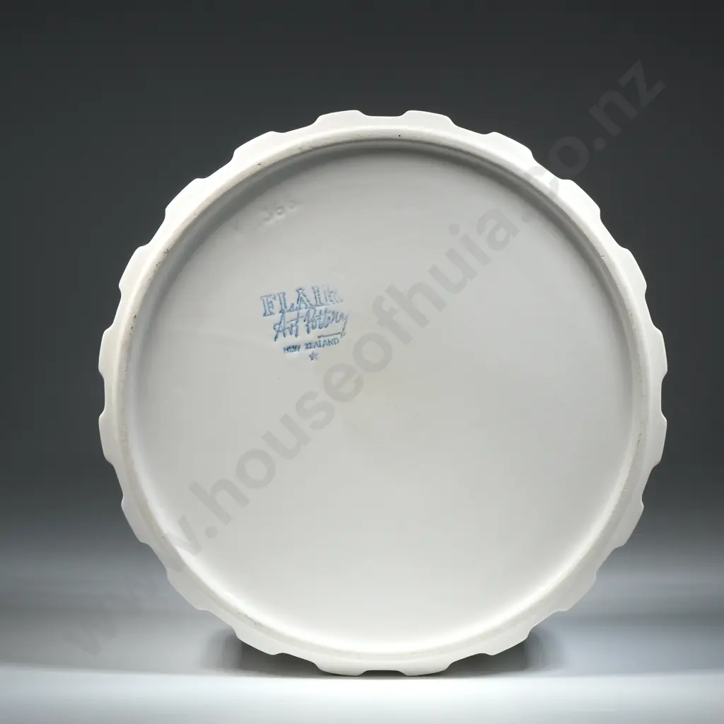 Cream Crown Lynn Flair Art Pottery Cog Trough Dish No 366 Image 1++