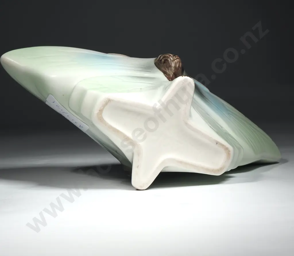Titan Studio Butterfly/ Moth Vase B -103 Image 1++