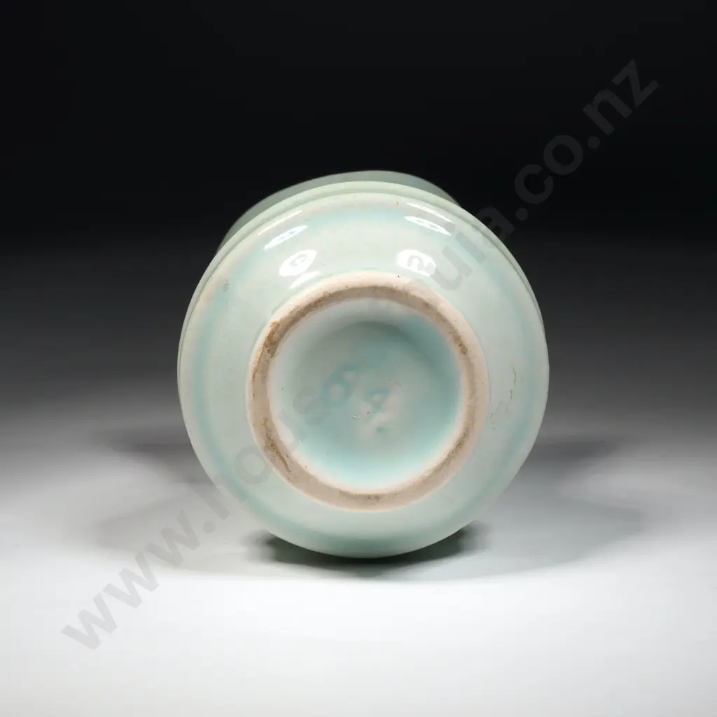 Small Ribbed Crown Lynn Vase w Celadon Glaze. No 64.  Image 1++