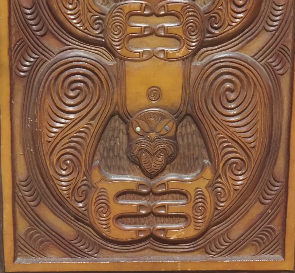 Traditional Well Carved Maori Carved Panel Known As A Pou Pou Or Whakairo Image 1++