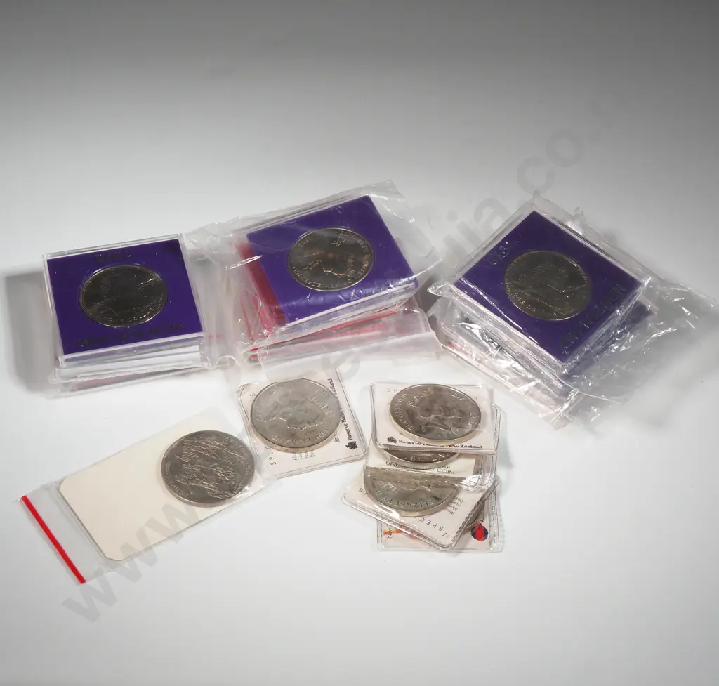 17 New Zealand UNC Dollar Coins  Image 1++
