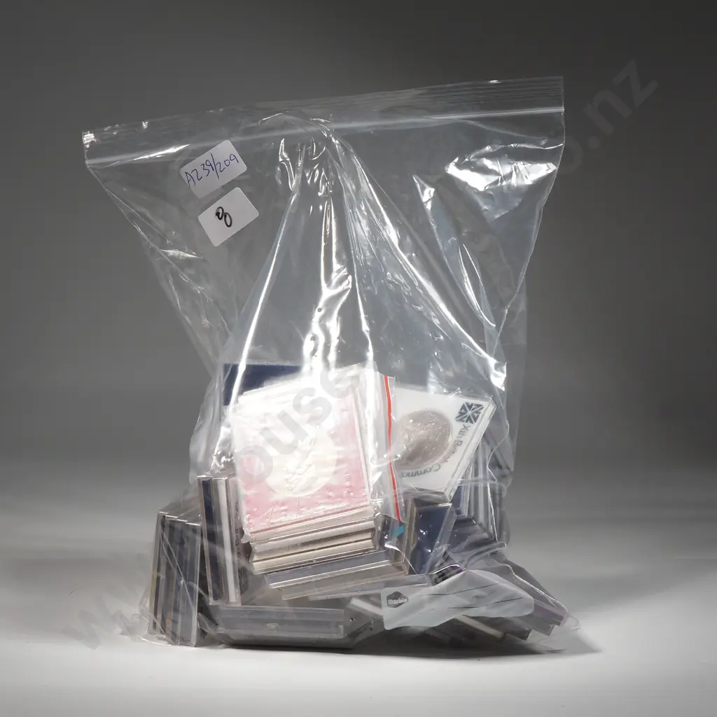 50 New Zealand UNC Dollar Coins  Image 1++