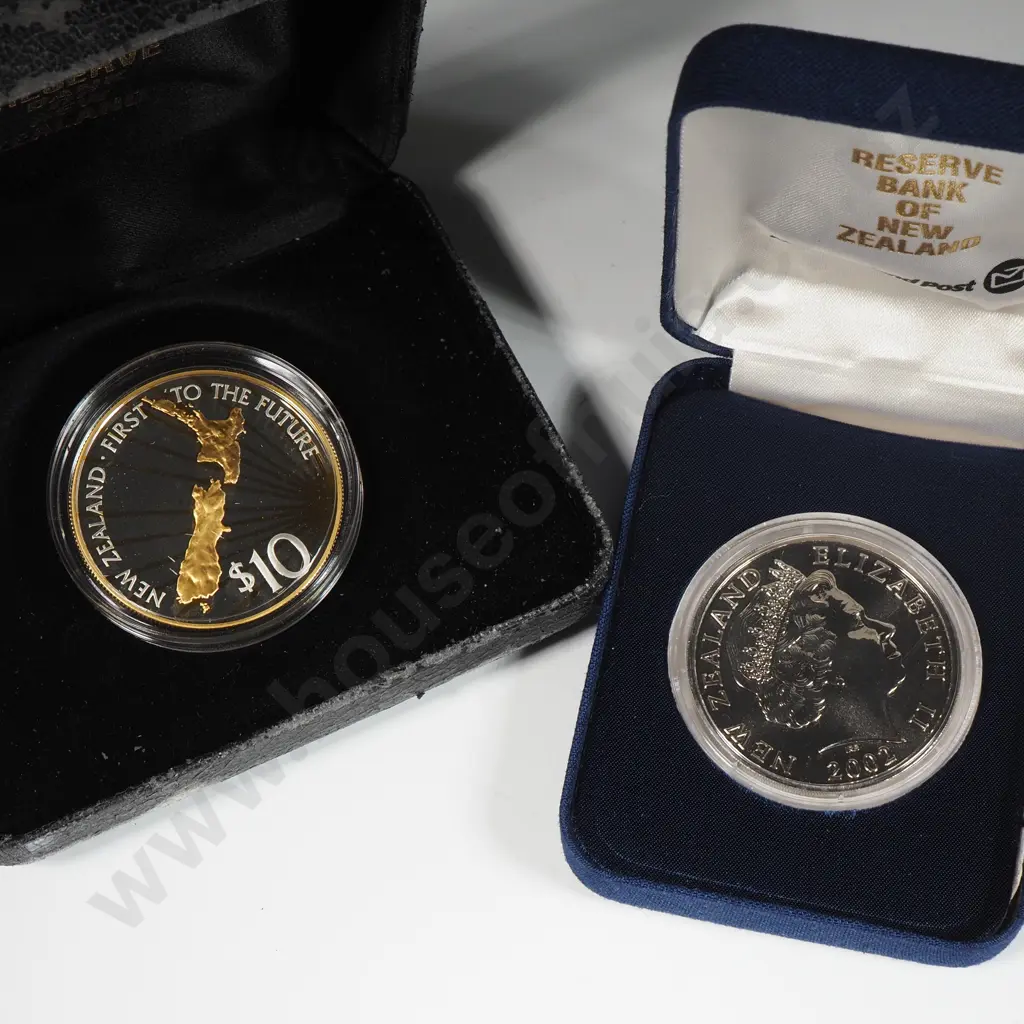 Two Cased Silver Proof New Zealand Commemorative Coins  Image 1++