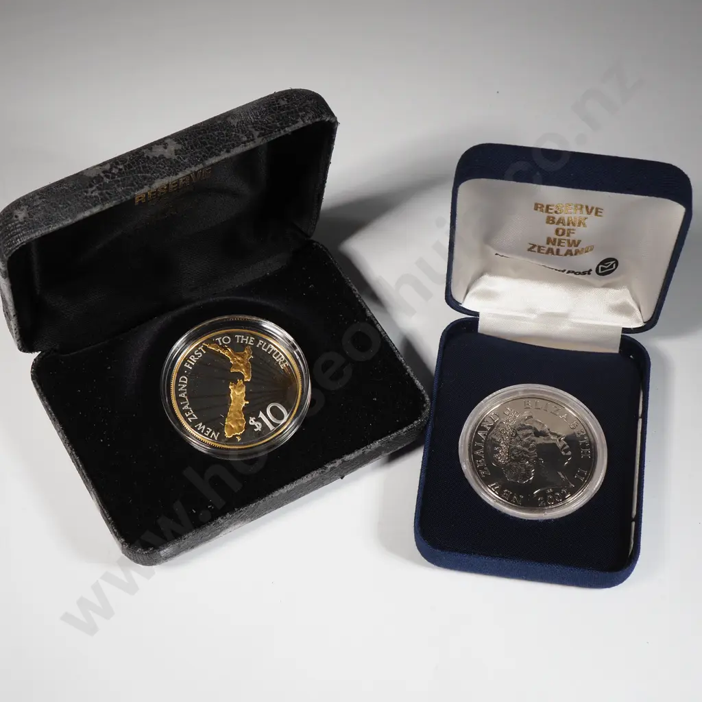 Two Cased Silver Proof New Zealand Commemorative Coins  Image 1++