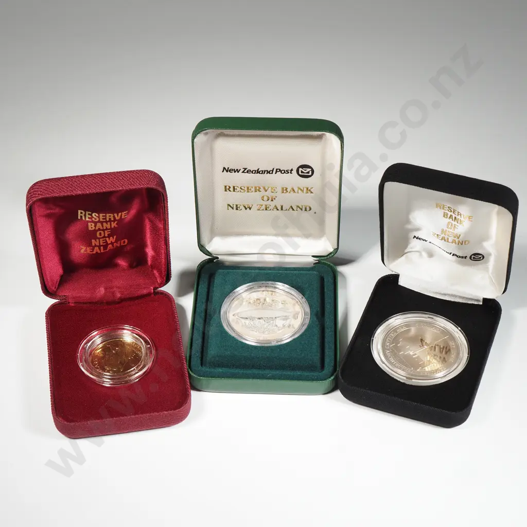 Three New Zealand BUNC Coins in Cases  Image 1++