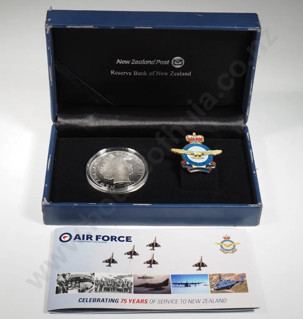 2012 75 Years of the RNZAF Silver Proof One Ounce Coin  Image 1++
