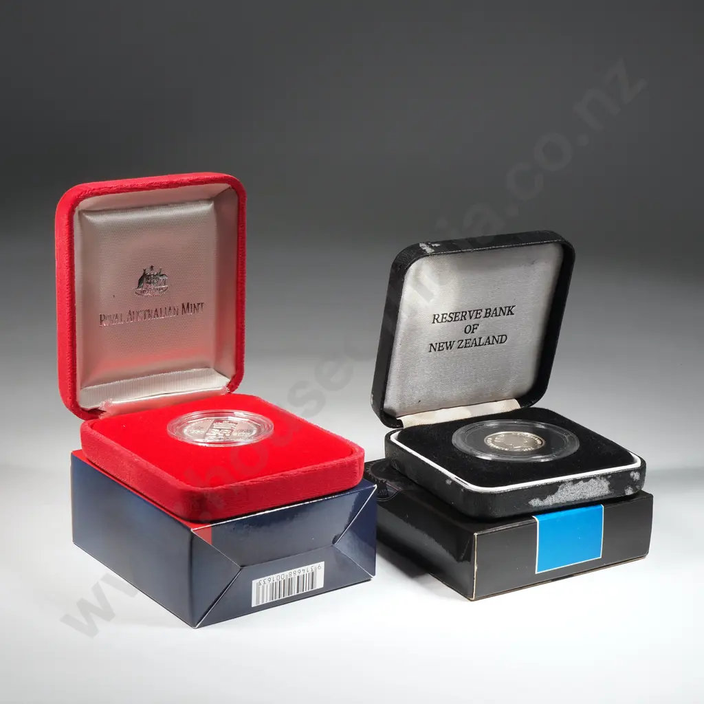 Two Cased Silver Proof Coins	 Image 1++