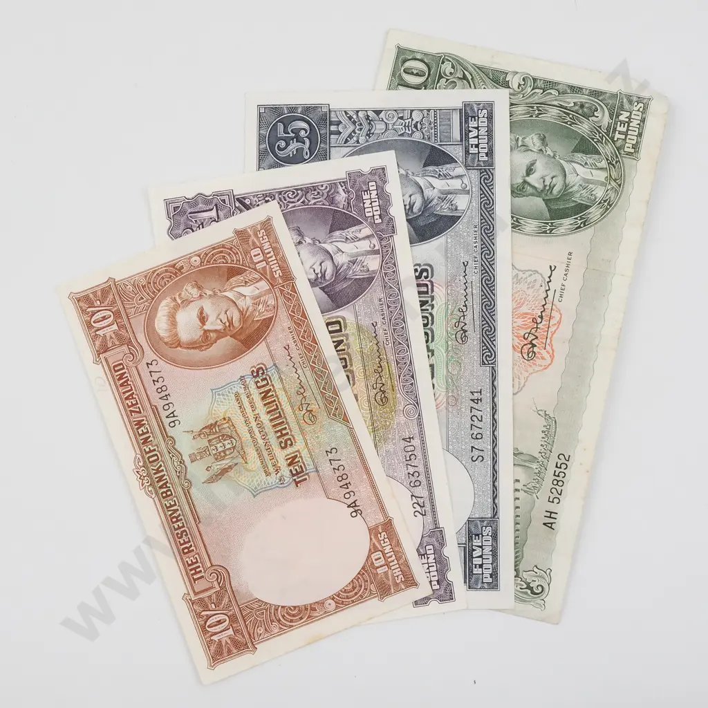 New Zealand Fleming Signature Banknotes - 10 Shilling / 1 / 5 / 10 Pound Banknotes - Circulated  Image 1++