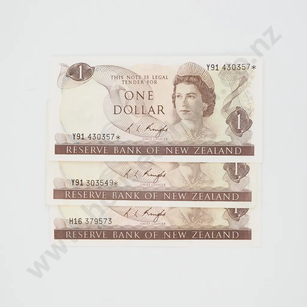 Three New Zealand Knight One Dollar Banknotes - Two Star & One Not  Image 1++