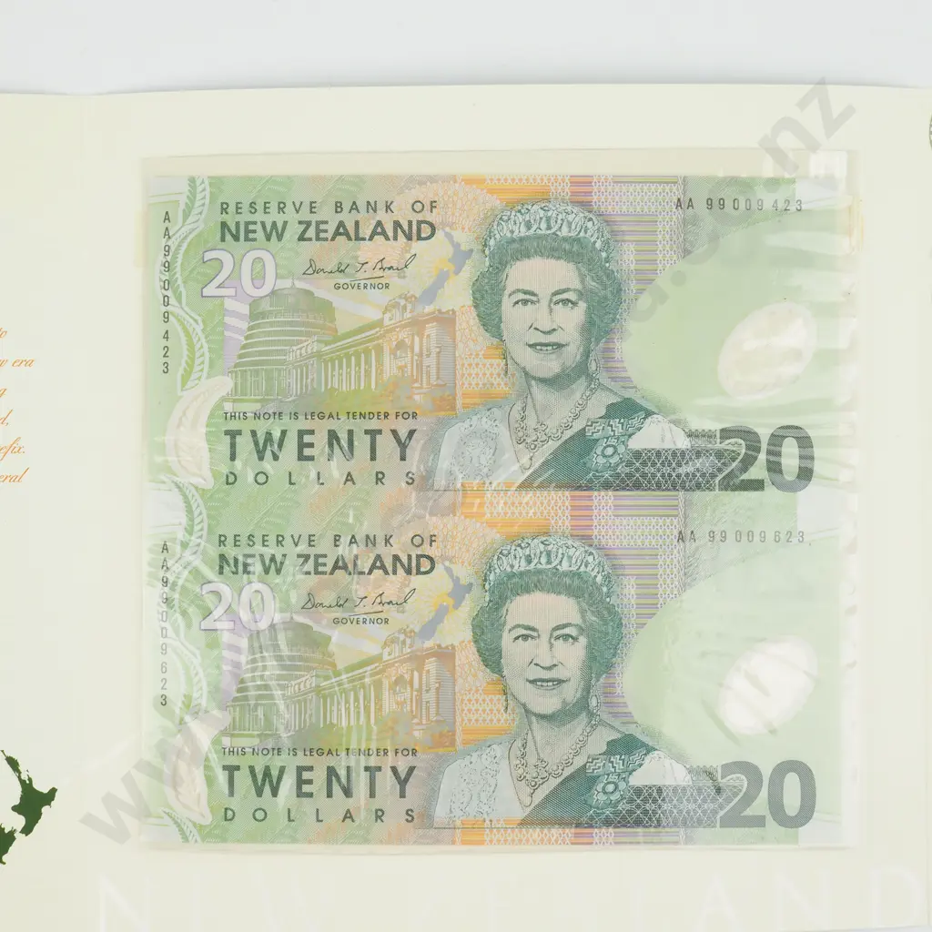 New Zealand Uncut Sheet of Two Twenty Dollar Banknotes  Image 1++