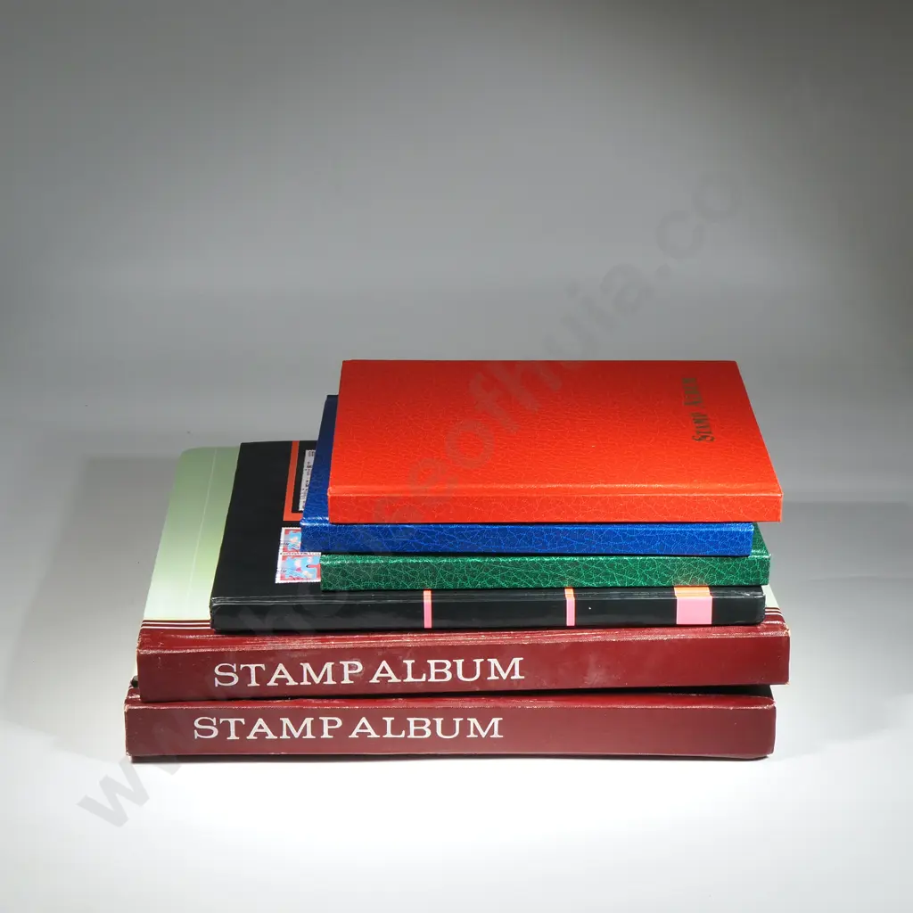 Large Assorted Lot of Franked US / Australia / European Stamps in Albums  Image 1++