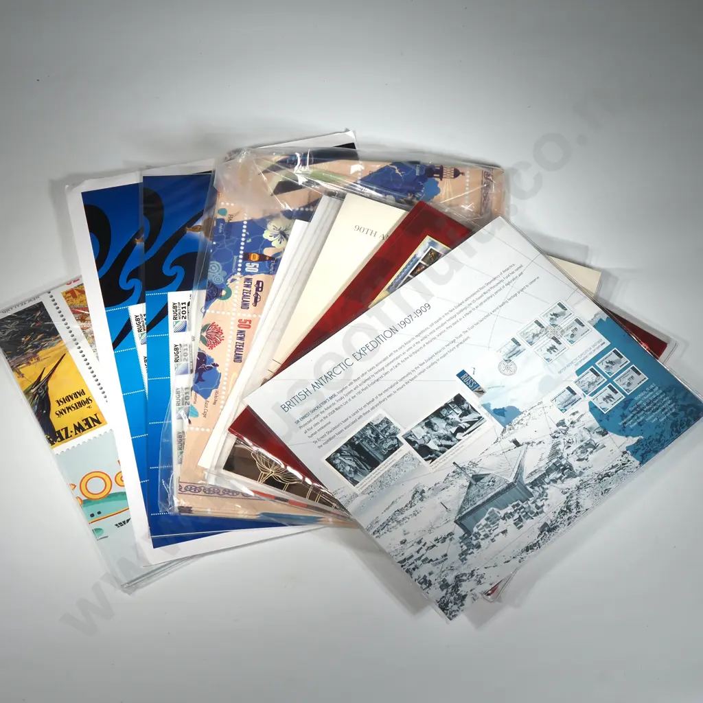 Assorted Lot of 10 New Zealand Post Presentation Packs Image 1++
