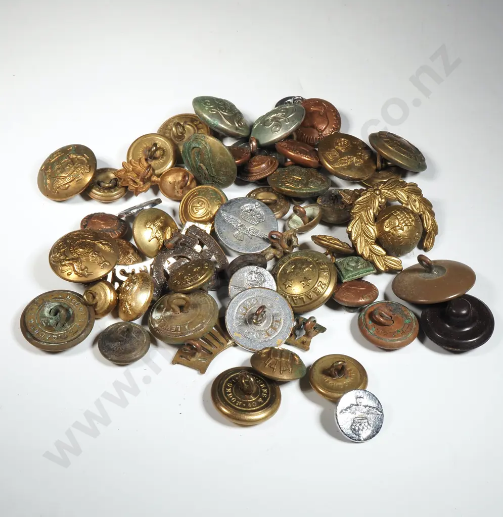 Assorted Lot of Military Badges & Buttons etc  Image 1++