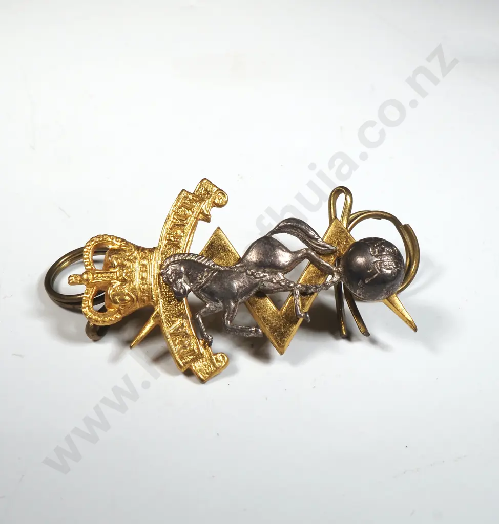 Royal Australian Electrical Mechanical Engineers Gilt Cap Badge  Image 1++