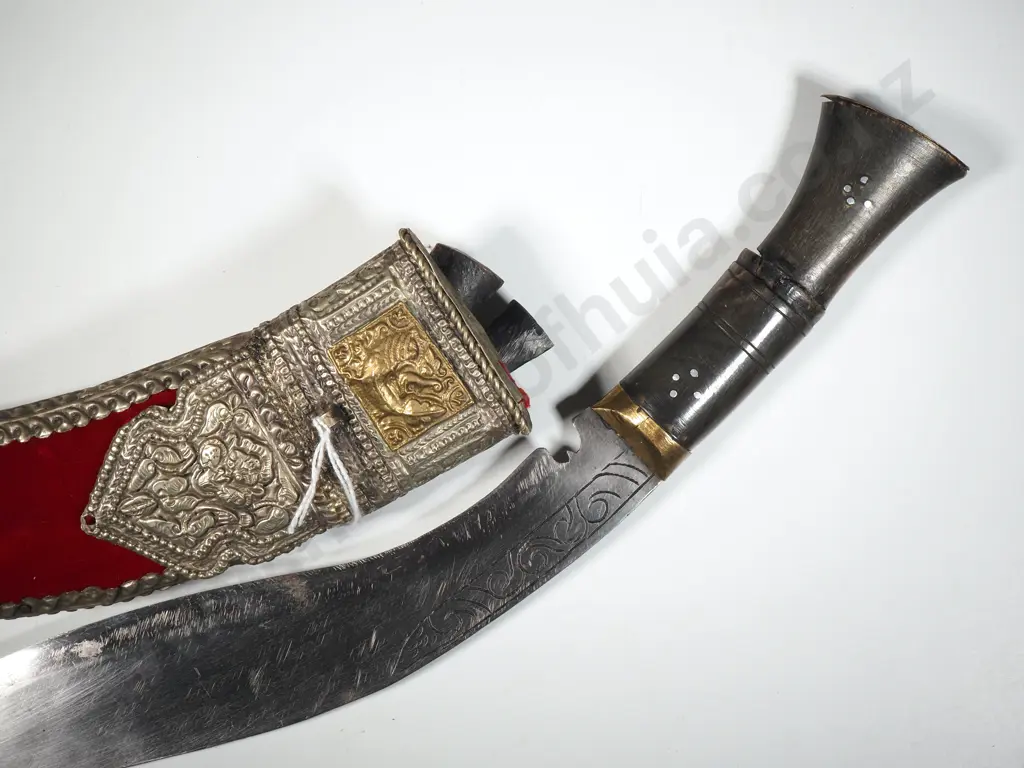 Replica Tourist Kukri w Velvet Scabbard, Metal /Brass Decorations, Horn Handle & Two Miniature Knives. Image 1++